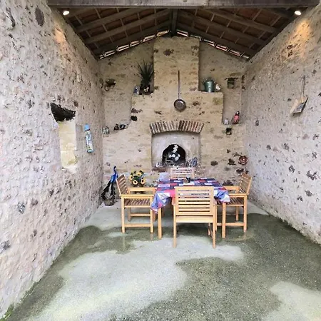 Charmante Maison En Pierre Avec Cheminee Et Animaux Acceptes - Fr-1-616-165 בית כפרי